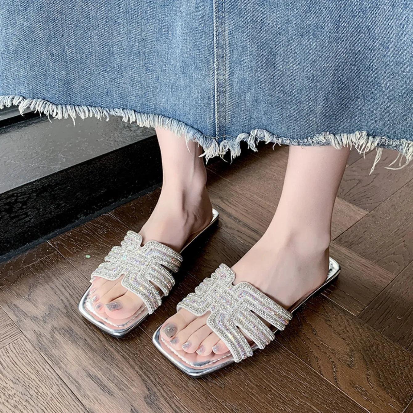 Women Rhinestone Slippers Summer Outdoor Slippers Fashion Non-Slip Beach Shoes Comfortable Flat Square Heel Sandals Slides Women