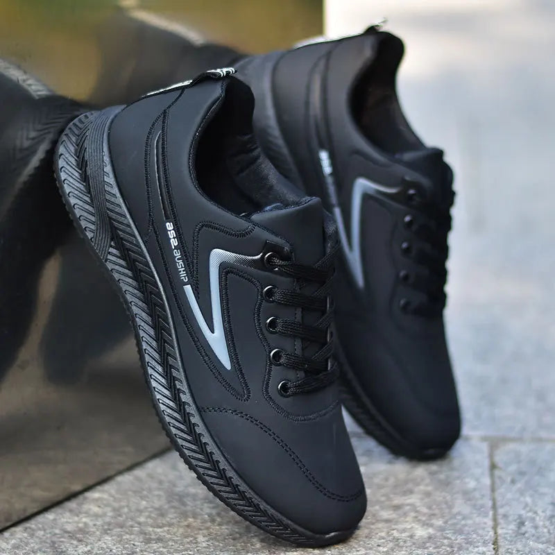Men's shoes for autumn and winter are waterproof, versatile, anti-slip, sports and casual shoes, and men's low-top running shoes