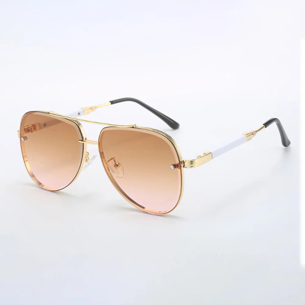 2025 New in Sunglasses for Women Fashionable Gradient Lenses Golden Borders Red Temple Glass Minimalist Design Exudes Modernity