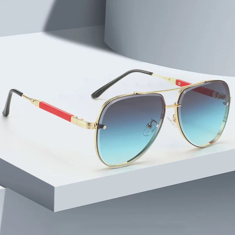 2025 New in Sunglasses for Women Fashionable Gradient Lenses Golden Borders Red Temple Glass Minimalist Design Exudes Modernity