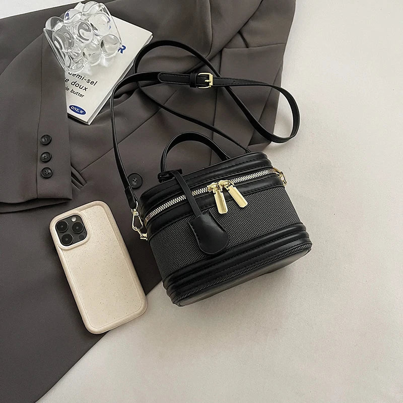 Fashionable texture small bag for women, unique and versatile, suitable for various occasions.