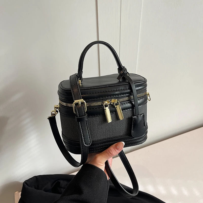 Fashionable texture small bag for women, unique and versatile, suitable for various occasions.