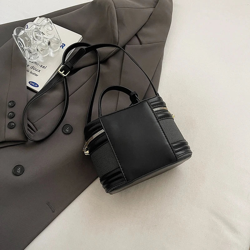 Fashionable texture small bag for women, unique and versatile, suitable for various occasions.