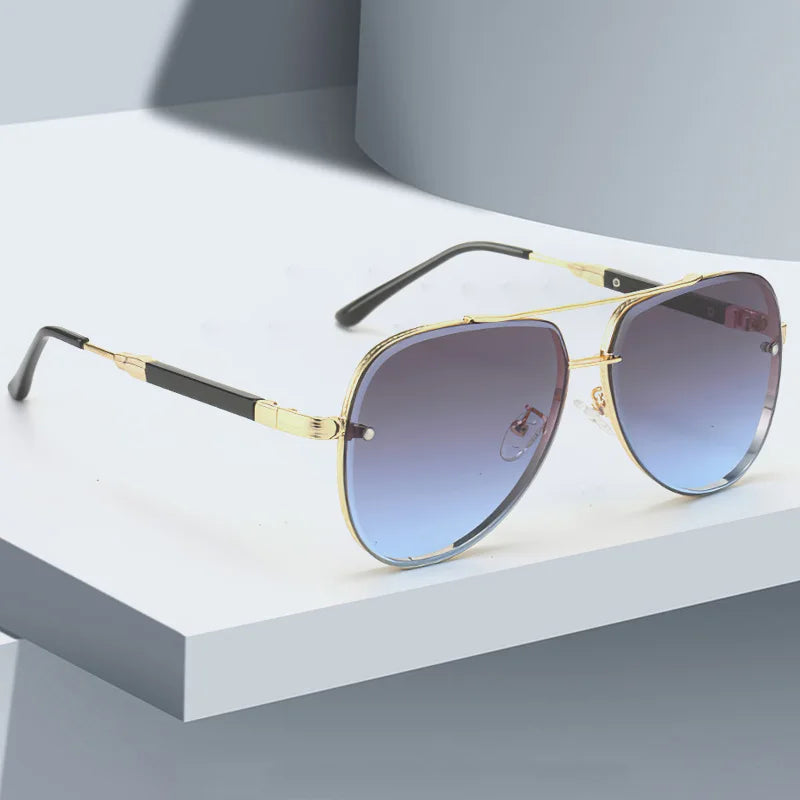 2025 New in Sunglasses for Women Fashionable Gradient Lenses Golden Borders Red Temple Glass Minimalist Design Exudes Modernity