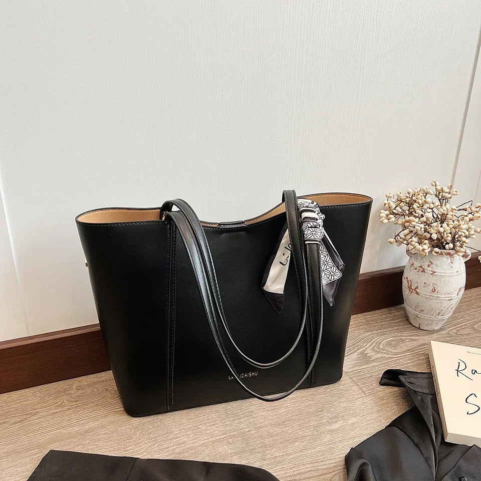 Women's Bag Casual Fashion Handbag New Summer Black Handbag Large Capacity Shoulder Bag Niche Commuter Female Bag Tote Bag
