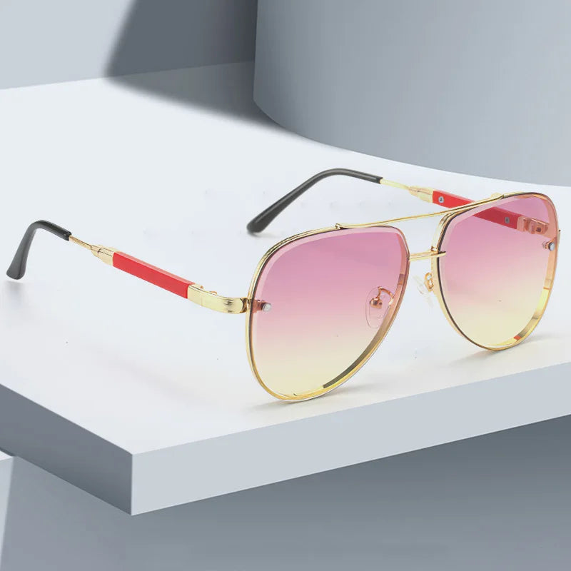 2025 New in Sunglasses for Women Fashionable Gradient Lenses Golden Borders Red Temple Glass Minimalist Design Exudes Modernity