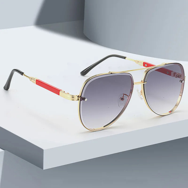 2025 New in Sunglasses for Women Fashionable Gradient Lenses Golden Borders Red Temple Glass Minimalist Design Exudes Modernity