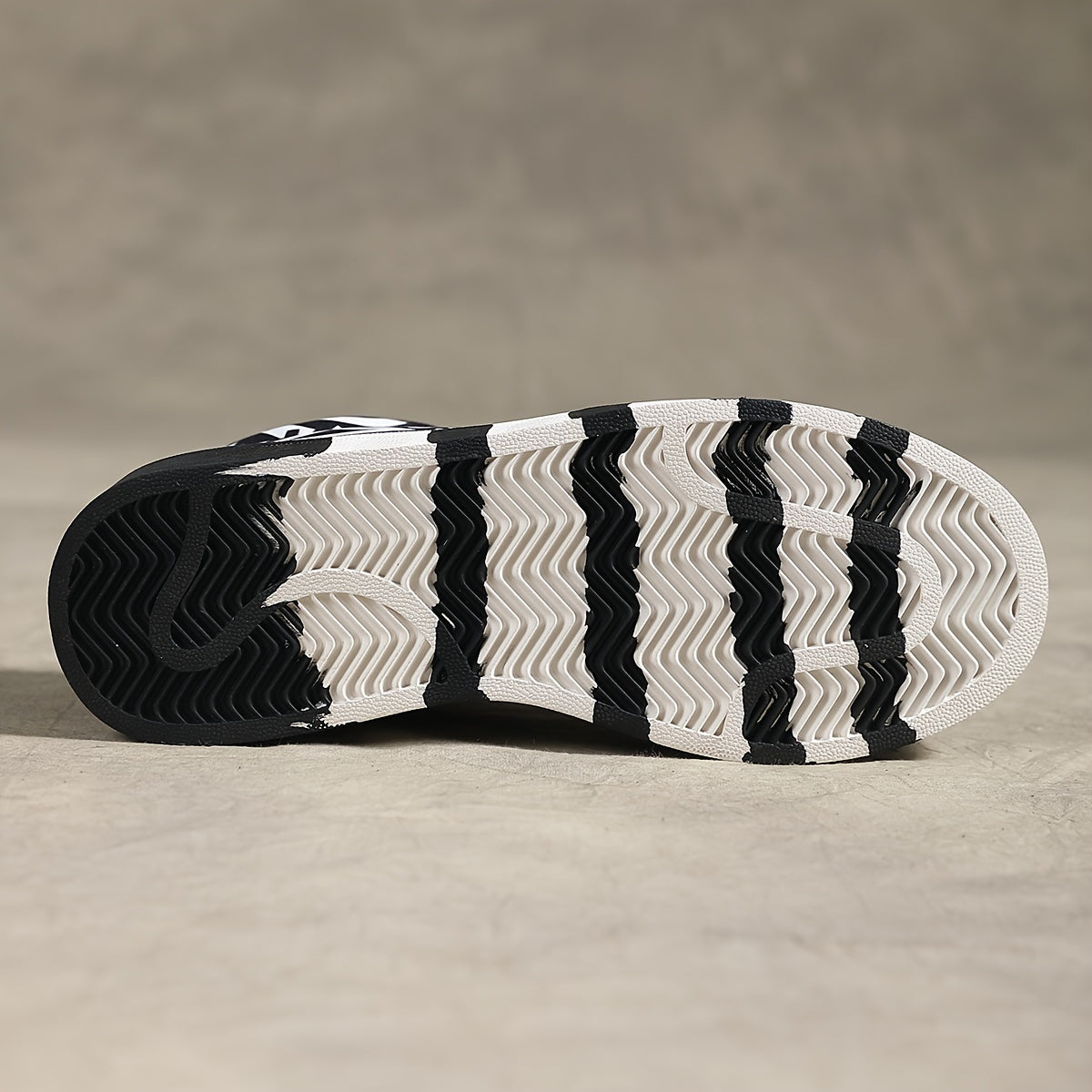 Geo-Patterned All-Season Sneakers: Lightweight, Breathable & Non-Slip Casual Shoes